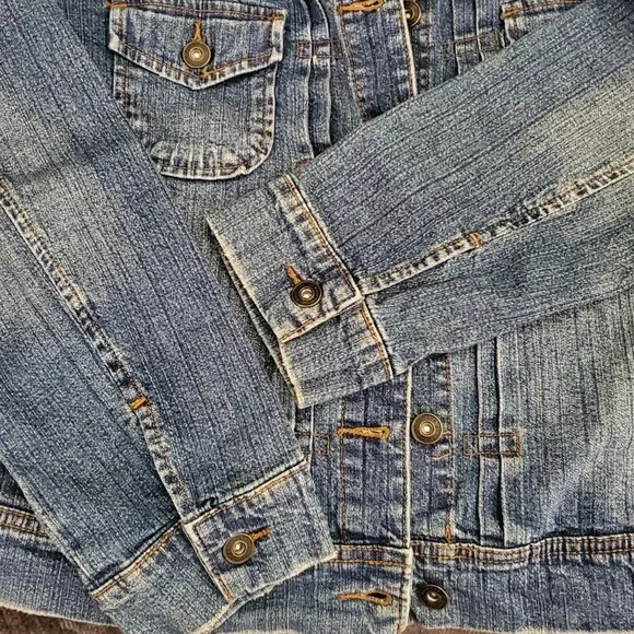St. John's Bay Denim Jacket – Size Medium, Classic Style, Excellent Condition - Picture 11 of 15